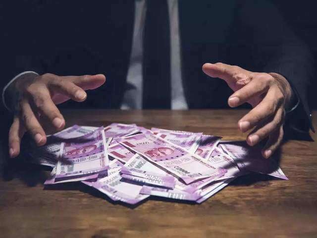 BJP leader & his brother alleged of cheating rs 600 crore from people | पैसे दुप्पट करण्याचे आमिष दाखवून लोकांना घातला ६०० कोटींचा गंडा, भाजपा नेता भावासह फरार BJP leader & his brother alleged of cheating rs 600 crore from people | पैसे दुप्पट करण्याचे आमिष दाखवून लोकांना घातला ६०० कोटींचा गंडा, भाजपा नेता भावासह फरार