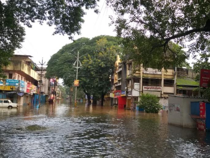 kolhapur rain relief work started NDRF team will come | कोल्हापूरात पावसाची विश्रांती! पंचगंगेचे पाणी उतरू लागले, मदतकार्य सुरू; एनडीआरएफच्या 4 तुकड्या येणार kolhapur rain relief work started NDRF team will come | कोल्हापूरात पावसाची विश्रांती! पंचगंगेचे पाणी उतरू लागले, मदतकार्य सुरू; एनडीआरएफच्या 4 तुकड्या येणार