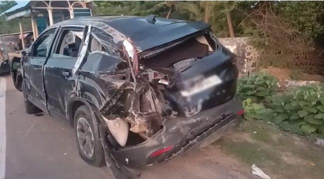 Tamil Bigg Boss Actress Yashika Anand seriously injured in accident, friend dies on the spot | बिग बॉसमधील प्रसिद्ध अभिनेत्री अपघातात गंभीर जखमी, मैत्रिणीचा घटनास्थळीच मृत्यू Tamil Bigg Boss Actress Yashika Anand seriously injured in accident, friend dies on the spot | बिग बॉसमधील प्रसिद्ध अभिनेत्री अपघातात गंभीर जखमी, मैत्रिणीचा घटनास्थळीच मृत्यू