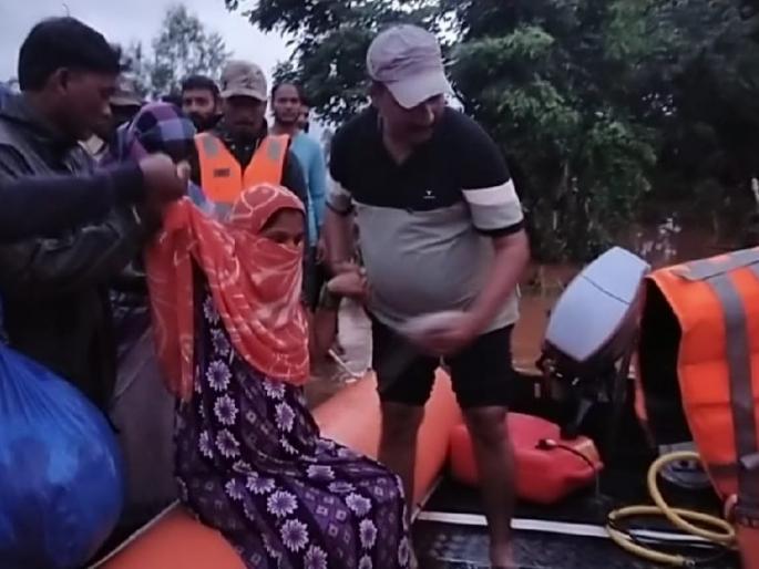A vision of humanity in khaki! pregnent women, who came for childbirth, suddenly started having stomach ache and ... | खाकीतील माणुसकीचे दर्शन! बाळंतपणासाठी आलेल्या माहेरवाशिणीच्या पोटात अचानक वेदना सुरु झाल्या अन्...