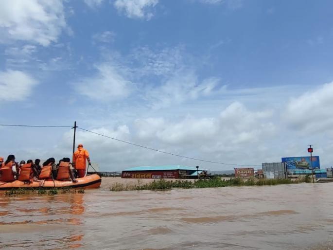 Kolhapur Flood : 74 dams under water in Kolhapur district; Discharge of 2828 cusecs from Radhanagari Dam | Kolhapur Flood : कोल्हापूर जिल्ह्यातील 74 बंधारे पाण्याखाली; राधानगरी धरणातून 2828 क्युसेक विसर्ग Kolhapur Flood : 74 dams under water in Kolhapur district; Discharge of 2828 cusecs from Radhanagari Dam | Kolhapur Flood : कोल्हापूर जिल्ह्यातील 74 बंधारे पाण्याखाली; राधानगरी धरणातून 2828 क्युसेक विसर्ग
