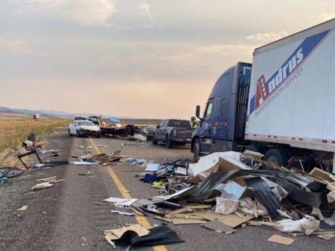 america utah highway sandstorm accident death toll 8 | मोठी दुर्घटना! अमेरिकेत वाळूच्या वादळामुळे भीषण अपघात; तब्बल 22 वाहनांची धडक, 8 जणांचा मृत्यू america utah highway sandstorm accident death toll 8 | मोठी दुर्घटना! अमेरिकेत वाळूच्या वादळामुळे भीषण अपघात; तब्बल 22 वाहनांची धडक, 8 जणांचा मृत्यू