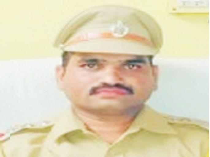 Illegal trades rised; Balapur Thanedar Ravi Hundekar suspended | अवैध धंदे सुसाट; बाळापूरचे ठाणेदार रवी हुंडेकर निलंबित Illegal trades rised; Balapur Thanedar Ravi Hundekar suspended | अवैध धंदे सुसाट; बाळापूरचे ठाणेदार रवी हुंडेकर निलंबित