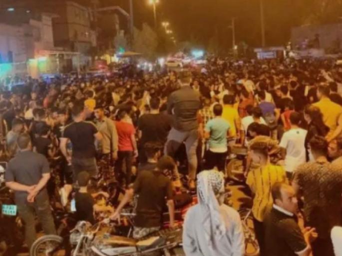 water crisis in iran forced the people on streets security forces used tear gas shells on protesters | भीषण पाणीटंचाई! 'या' देशात मोठं जलसंकट; पाण्यासाठी लोकं रस्त्यावर; हिंसाचारात 3 जणांचा मृत्यू water crisis in iran forced the people on streets security forces used tear gas shells on protesters | भीषण पाणीटंचाई! 'या' देशात मोठं जलसंकट; पाण्यासाठी लोकं रस्त्यावर; हिंसाचारात 3 जणांचा मृत्यू