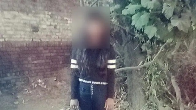 Bodies found hanging on the bridge; A 17-year-old girl was killed by her grandfather and uncle for wearing jeans | पुलावर लटकलेला सापडला मृतदेह; जीन्स घालण्यावरून १७ वर्षीय मुलीची आजोबा, काकाने केली हत्या Bodies found hanging on the bridge; A 17-year-old girl was killed by her grandfather and uncle for wearing jeans | पुलावर लटकलेला सापडला मृतदेह; जीन्स घालण्यावरून १७ वर्षीय मुलीची आजोबा, काकाने केली हत्या