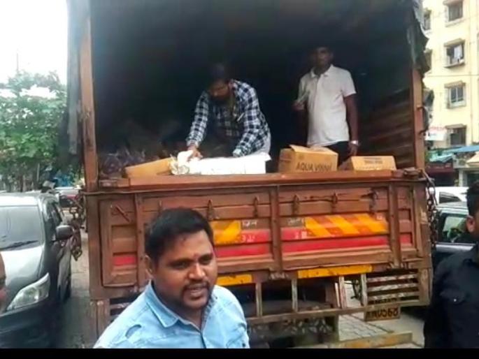 Corporator Mahesh Gaikwad's initiative to send 7 tons of literature to help the people of Konkan | कोकणवासीयांच्या मदतीसाठी सरसावले कल्याणकर, नगरसेवक महेश गायकवाड यांच्या पुढाकाराने 7 टन साहित्य रवाना Corporator Mahesh Gaikwad's initiative to send 7 tons of literature to help the people of Konkan | कोकणवासीयांच्या मदतीसाठी सरसावले कल्याणकर, नगरसेवक महेश गायकवाड यांच्या पुढाकाराने 7 टन साहित्य रवाना