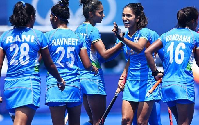 Tokyo Olympics Live Updates: Vandana Kataria's hat-trick, Indian women's Hockey team defeats South Africa in thrilling match | Tokyo Olympics: वंदना कटारियाची हॅटट्रिक, रोमांचक लढतीत भारतीय महिला संघाची दक्षिण आफ्रिकेवर मात