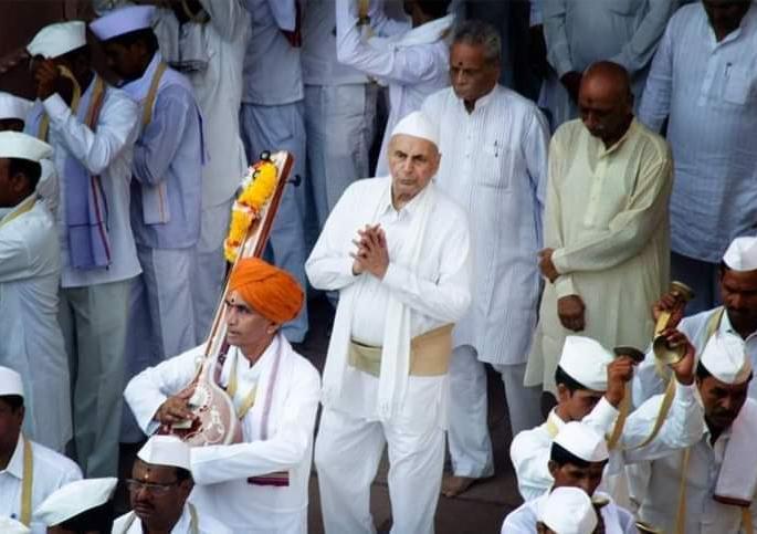 editorial view over shri gajanan maharaj sansthan shivshankarbhau patil | शिवशंकरभाऊ: माणुसकी धर्माची पूजा बांधणारा दीप निमाला... 