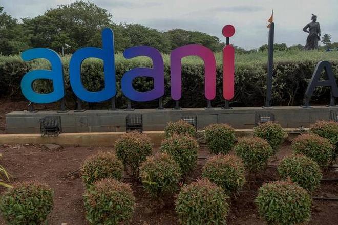 the 'airport' next to the name 'Adani' was finally deleted | शिवसेनेच्या दणक्यानंतर ‘अदानी’ नावापुढे असलेले ‘एअरपोर्ट’ अखेर हटविले the 'airport' next to the name 'Adani' was finally deleted | शिवसेनेच्या दणक्यानंतर ‘अदानी’ नावापुढे असलेले ‘एअरपोर्ट’ अखेर हटविले