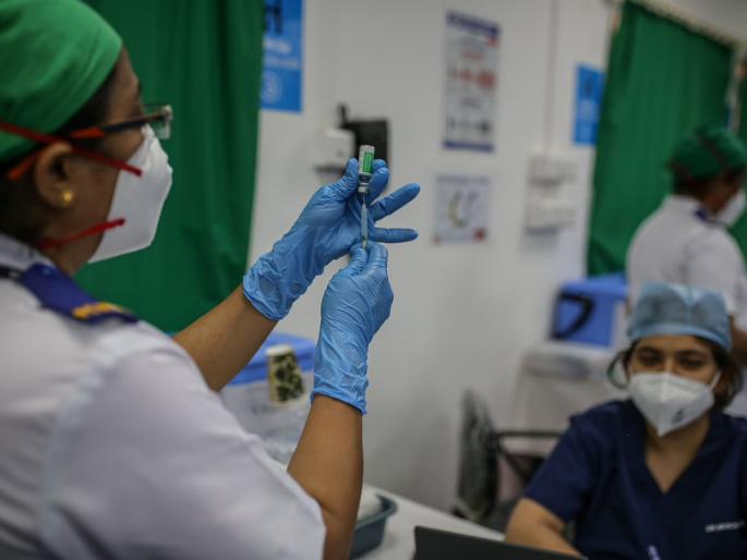 Corona Vaccination: Vaccination on 50 crores! A comforting picture while the patient is on hand | Corona Vaccination: कोरोनाविरोधातील लसीकरण 50 काेटींवर! रुग्णवाढ हाेत असतानाच दिलासादायक चित्र