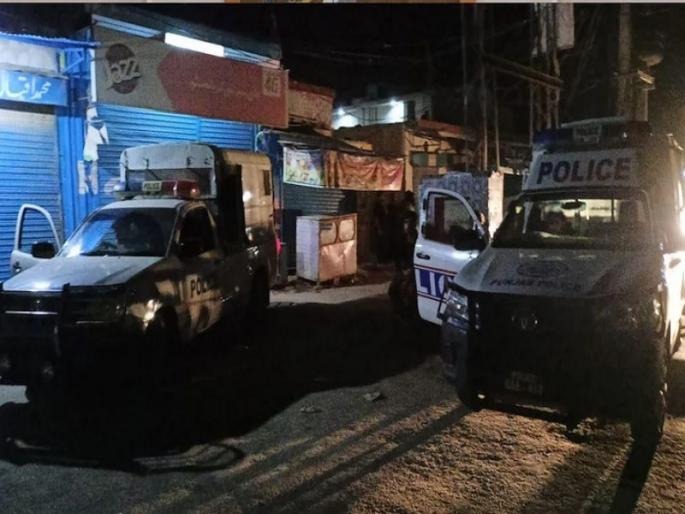 50 people arrested in pakistan temple demolition case more than 150 people booked | पाकिस्तानातील हिंदू मंदिरात तोडफोड; 50 जणांना अटक, 150 जणांविरोधात गुन्हा दाखल 