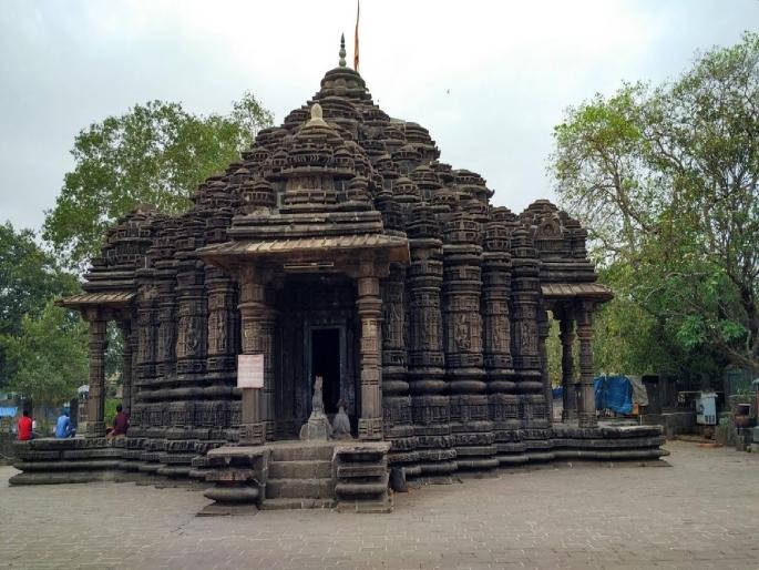 Shiva temple of Ambernath is closed for devotees | अंबरनाथचे प्राचीन शिवमंदिर भाविकांसाठी बंद Shiva temple of Ambernath is closed for devotees | अंबरनाथचे प्राचीन शिवमंदिर भाविकांसाठी बंद
