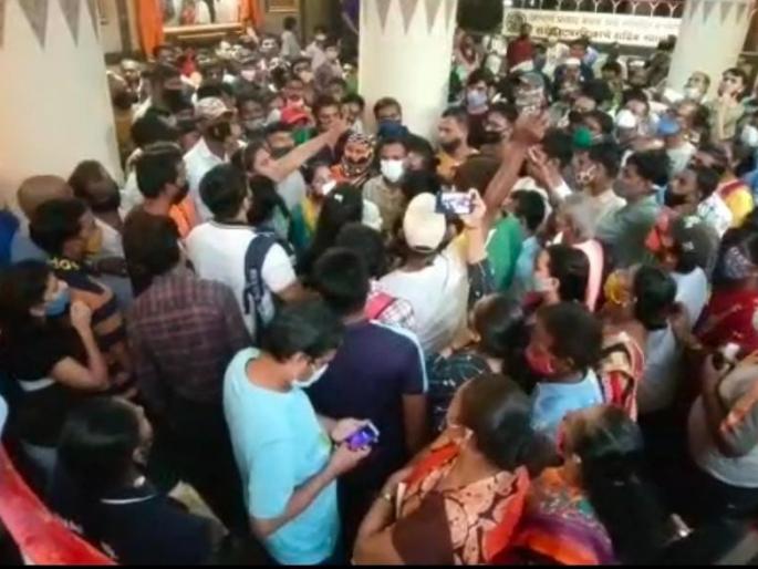 Corona vaccine: Citizens angry over vaccine depletion, allegations of coupon black market | Corona vaccine: लस संपल्याने नागरिक संतापले, कूपनचा काळा बाजार होत असल्याचा आरोप  