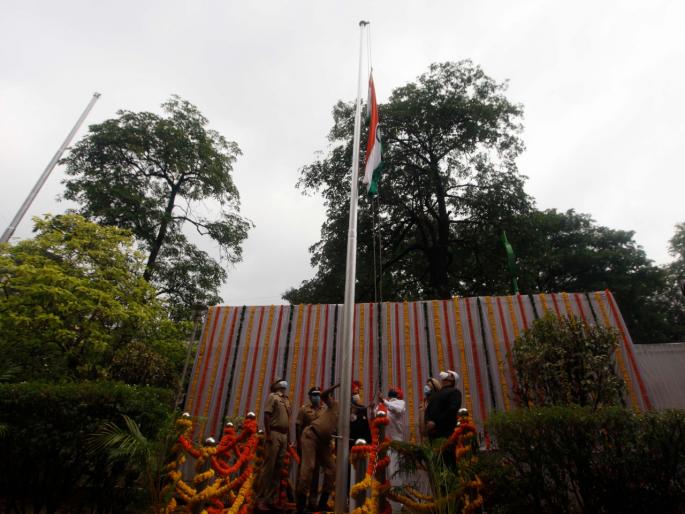 Independence Day 2021: "So we could control the second wave of corona", says Thane Guardian Minister Eknath Shinde | Independence Day 2021: "म्हणून कोरोनाच्या दुसऱ्या लाटेवर नियंत्रण मिळवता आले", ठाण्याचे पालकमंत्री एकनाथ शिंदे यांचं विधान Independence Day 2021: "So we could control the second wave of corona", says Thane Guardian Minister Eknath Shinde | Independence Day 2021: "म्हणून कोरोनाच्या दुसऱ्या लाटेवर नियंत्रण मिळवता आले", ठाण्याचे पालकमंत्री एकनाथ शिंदे यांचं विधान