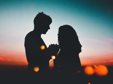 woman exposed husband traced her second wife by facebook message now divorced after marriage | बाबो! विवाहित असूनही 'त्याने' दुसरं लग्न केलं; 7 वर्षांनी FB पोस्टने बिंग फुटलं; अशी झाली पोलखोल woman exposed husband traced her second wife by facebook message now divorced after marriage | बाबो! विवाहित असूनही 'त्याने' दुसरं लग्न केलं; 7 वर्षांनी FB पोस्टने बिंग फुटलं; अशी झाली पोलखोल