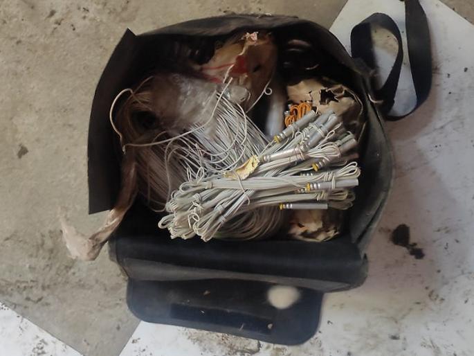 Exciting! A search of the shop revealed a stockpile of 126 detonators | खळबळजनक ! दुकान फोडीच्या तपासातून सापडला १२६ डिटोनेटर्सचा साठा Exciting! A search of the shop revealed a stockpile of 126 detonators | खळबळजनक ! दुकान फोडीच्या तपासातून सापडला १२६ डिटोनेटर्सचा साठा