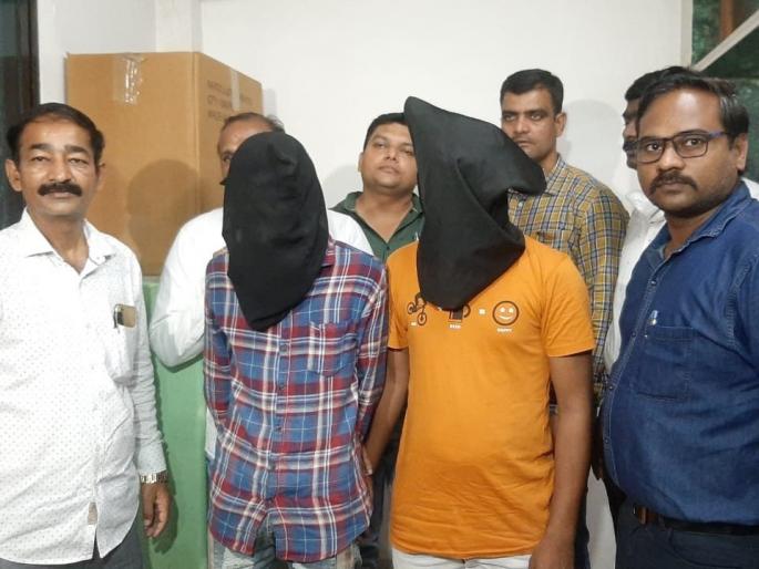 Two from Madhya Pradesh arrested for come to sale pistols at Vikhroli | पिस्तुलांच्या विक्रीसाठी आलेल्या मध्यप्रदेशच्या दोघांना विक्रोळी येथे अटक Two from Madhya Pradesh arrested for come to sale pistols at Vikhroli | पिस्तुलांच्या विक्रीसाठी आलेल्या मध्यप्रदेशच्या दोघांना विक्रोळी येथे अटक