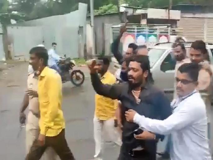 Attempt of self-immolation of Chhava activists for Maratha reservation | मराठा आरक्षणासाठी छावा कार्यकर्त्यांचा आत्मदहनाचा प्रयत्न Attempt of self-immolation of Chhava activists for Maratha reservation | मराठा आरक्षणासाठी छावा कार्यकर्त्यांचा आत्मदहनाचा प्रयत्न