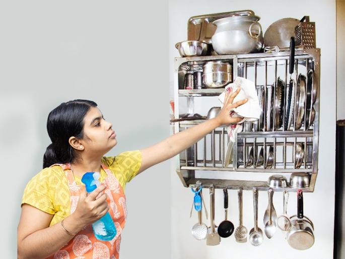 Kitchen Tips : Easy and quick Tips to clean utensils stand | Kitchen Tips : भांड्यांचं रॅक स्वच्छ करण्याची झटपट युक्ती, 'अशी" करा मांडणी स्वच्छ, 5 मिनिटात नवी कोरी