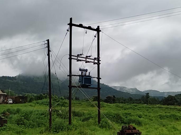 Dapur village of Shahapur has been in darkness for months due to negligence of MSEDCL | शहापूरचे दापूर गाव महावितरणाच्या हलगर्जीपणामुळे महिन्यांपासून अंधारात Dapur village of Shahapur has been in darkness for months due to negligence of MSEDCL | शहापूरचे दापूर गाव महावितरणाच्या हलगर्जीपणामुळे महिन्यांपासून अंधारात