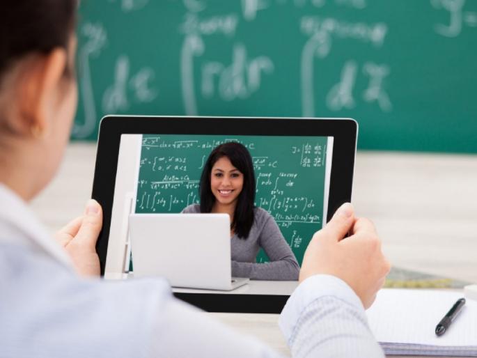 online education teacher says Parents interfere in student study | ऑनलाईन वर्गात पालकांची लुडबुड ठरतेय त्रासदायक, शिस्त पाळण्याची गरज online education teacher says Parents interfere in student study | ऑनलाईन वर्गात पालकांची लुडबुड ठरतेय त्रासदायक, शिस्त पाळण्याची गरज