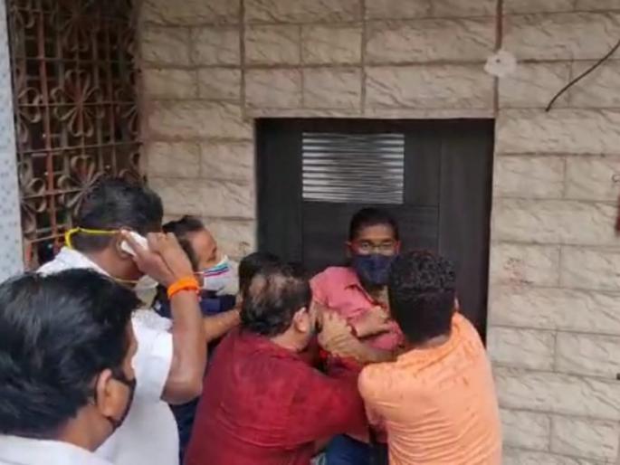 BJP office in kalyan Vandalism by Shiv Sainiks; BJP worker beaten | Narayan Rane : राजकीय राडा! शिवसैनिकांनी केली तोडफोड; भाजप कार्यकर्त्याला मारहाण BJP office in kalyan Vandalism by Shiv Sainiks; BJP worker beaten | Narayan Rane : राजकीय राडा! शिवसैनिकांनी केली तोडफोड; भाजप कार्यकर्त्याला मारहाण