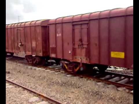 Big accident averted! On Diva-Thane railway, the couplings of Malgadi were broken and the coaches became separated | मोठा अपघात टळला! दिवा ठाणे मार्गावर मालागडीचे कपलिंग तुटल्याने डब्बे झाले विलग Big accident averted! On Diva-Thane railway, the couplings of Malgadi were broken and the coaches became separated | मोठा अपघात टळला! दिवा ठाणे मार्गावर मालागडीचे कपलिंग तुटल्याने डब्बे झाले विलग