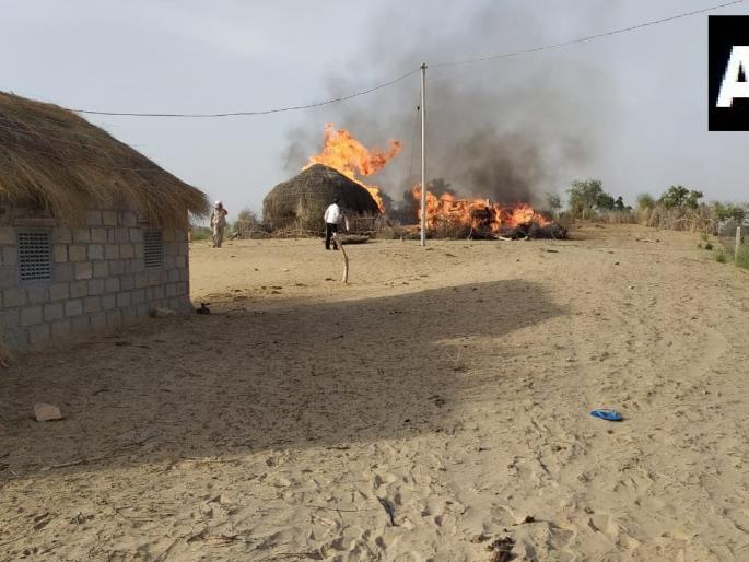 Indian Air Force MiG-21 fighter jet crashes; Fortunately, the pilot survived | भारतीय हवाई दलाचे मिग -२१ लढाऊ विमान कोसळलं; सुदैवाने पायलटचा वाचला जीव