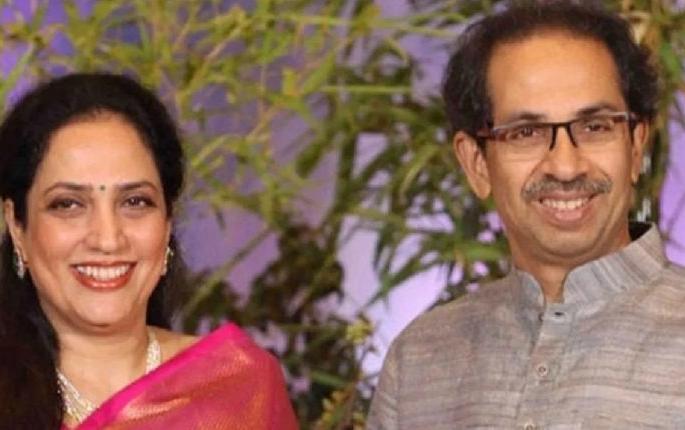 BJP aggressive on the editorial article of samna; Filed a complaint against Rashmi Thackeray | सामनाच्या अग्रलेखावरून भाजपा आक्रमक; रश्मी ठाकरे यांच्याविरोधात तक्रार दाखल BJP aggressive on the editorial article of samna; Filed a complaint against Rashmi Thackeray | सामनाच्या अग्रलेखावरून भाजपा आक्रमक; रश्मी ठाकरे यांच्याविरोधात तक्रार दाखल