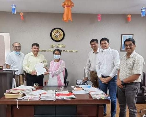 kdms has made reconciliation agreement for roads in kalyan | कल्याणमधील रस्त्यांना मिळणार नवसंजीवनी; महापालिकेने केला "हा" सामंजस्य करार!  kdms has made reconciliation agreement for roads in kalyan | कल्याणमधील रस्त्यांना मिळणार नवसंजीवनी; महापालिकेने केला "हा" सामंजस्य करार!