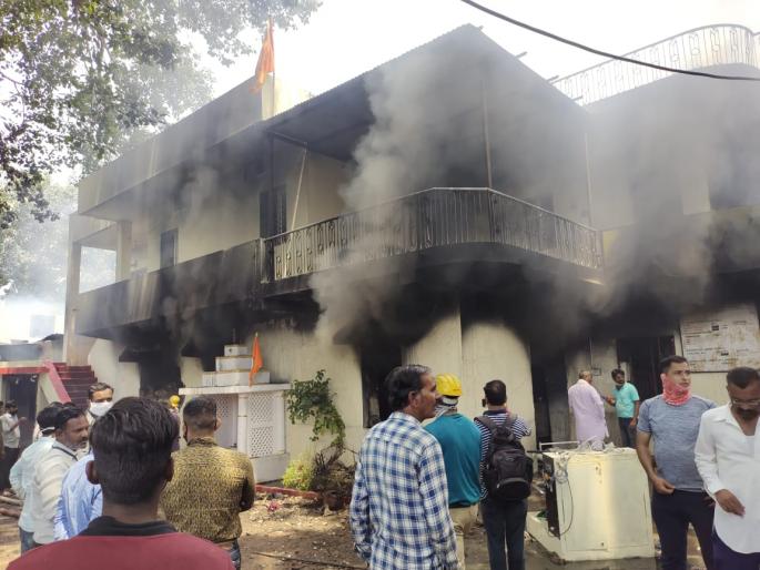 Massive fire at a chemical factory at Amravati MIDC | अमरावती एमआयडीसीत केमिकल फॅक्टरीला भीषण आग Massive fire at a chemical factory at Amravati MIDC | अमरावती एमआयडीसीत केमिकल फॅक्टरीला भीषण आग