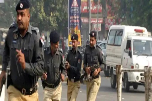 Krishna Mandir demolished in Pakistan on Janmashtami day, devotees also beaten | जन्माष्टमीदिवशीच पाकिस्तानमध्ये कृष्ण मंदिरांची मोडतोड, भाविकांनाही केली मारहाण Krishna Mandir demolished in Pakistan on Janmashtami day, devotees also beaten | जन्माष्टमीदिवशीच पाकिस्तानमध्ये कृष्ण मंदिरांची मोडतोड, भाविकांनाही केली मारहाण