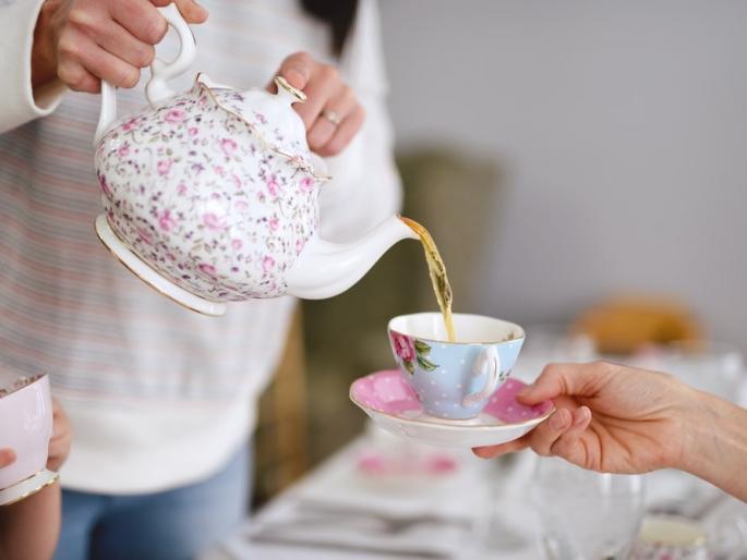 The IAS officer offered the young woman to drink tea together | "मी दिल्लीत आहे, फ्री असल्यास चहा प्यायला ये", IAS अधिकाऱ्याच्या ऑफरला तरुणीनं दिलं असं उत्तर The IAS officer offered the young woman to drink tea together | "मी दिल्लीत आहे, फ्री असल्यास चहा प्यायला ये", IAS अधिकाऱ्याच्या ऑफरला तरुणीनं दिलं असं उत्तर