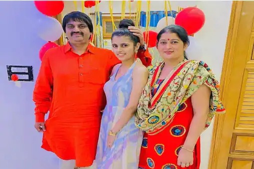 Crime News: ... so he killed the whole family including parents, sister, grandmother, a shocking reason came to light ... | Crime News: ...म्हणून त्याने आई-वडील, बहीण, आजीसह संपूर्ण कुटुंबच संपवलं, धक्कादायक कारण समोर आलं... Crime News: ... so he killed the whole family including parents, sister, grandmother, a shocking reason came to light ... | Crime News: ...म्हणून त्याने आई-वडील, बहीण, आजीसह संपूर्ण कुटुंबच संपवलं, धक्कादायक कारण समोर आलं...