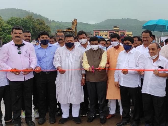 the new bridge over the river Vashishti opened in chiplun | चाकरमान्यांची वाहतूक कोंडी टळणार! अखेर वाशिष्ठी नदीवरील नवा पूल वाहतुकीसाठी खुला the new bridge over the river Vashishti opened in chiplun | चाकरमान्यांची वाहतूक कोंडी टळणार! अखेर वाशिष्ठी नदीवरील नवा पूल वाहतुकीसाठी खुला