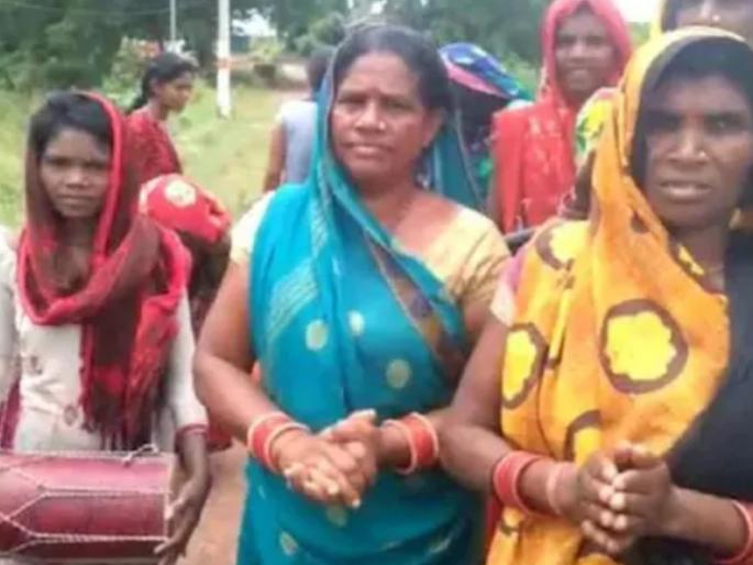 superstition for rainfall in damoh village girls paraded naked notice sent to collector | अंधश्रद्धेचा कहर! पावसासाठी बेडकाला दोरीला उलटं टांगलं अन् मुलींना निर्वस्त्र करून गावभर फिरवलं