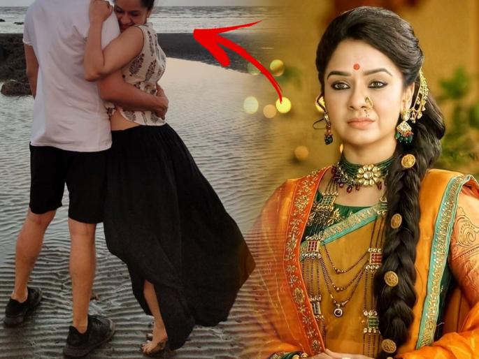 Dwarkabai Aka Sukhada Khandkekar from Punyashlok Ahilyabai Holkar Serial is wife of this famous actor, check who is that | 'या' प्रसिद्ध अभिनेत्याची पत्नी आहे पुण्यश्लोक अहिल्याबाई होळकर मालिकेतल्या द्वारकाबाई Dwarkabai Aka Sukhada Khandkekar from Punyashlok Ahilyabai Holkar Serial is wife of this famous actor, check who is that | 'या' प्रसिद्ध अभिनेत्याची पत्नी आहे पुण्यश्लोक अहिल्याबाई होळकर मालिकेतल्या द्वारकाबाई