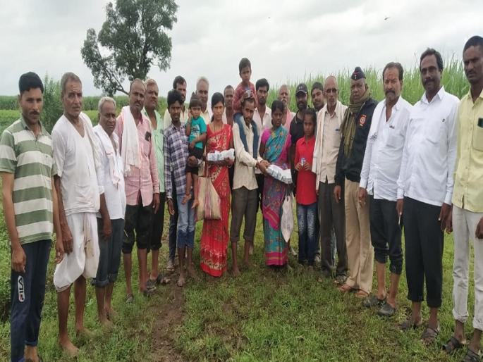 Seven people are safe, including a pregnant mother trapped in a flood; Success to the efforts of Ardhapur administration | पुरात अडकलेले गरोदर मातेसह सात जण सुखरूप; अर्धापूर प्रशासनाच्या प्रयत्नांना यश Seven people are safe, including a pregnant mother trapped in a flood; Success to the efforts of Ardhapur administration | पुरात अडकलेले गरोदर मातेसह सात जण सुखरूप; अर्धापूर प्रशासनाच्या प्रयत्नांना यश