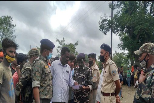 a mother of two Child, fell in love with her Nephew, ran away from home and then Both committed suicide | Crime News : दोन मुलांची आई असलेली मामी भाच्याच्या प्रेमात पडली, घर सोडून पळून गेली आणि नंतर... a mother of two Child, fell in love with her Nephew, ran away from home and then Both committed suicide | Crime News : दोन मुलांची आई असलेली मामी भाच्याच्या प्रेमात पडली, घर सोडून पळून गेली आणि नंतर...