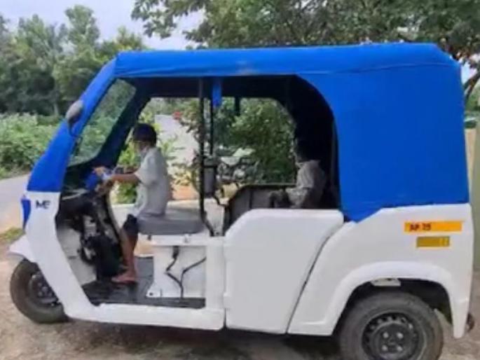 Eight year old boy of blind Andhra couple drives auto to make ends meet | हृदयस्पर्शी! ...म्हणून 8 वर्षांच्या चिमुकल्यावर आली रिक्षा चालवण्याची वेळ; डोळे पाणावणारी गोष्ट Eight year old boy of blind Andhra couple drives auto to make ends meet | हृदयस्पर्शी! ...म्हणून 8 वर्षांच्या चिमुकल्यावर आली रिक्षा चालवण्याची वेळ; डोळे पाणावणारी गोष्ट