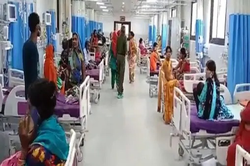 viral fever three children are being treated on one bed in bhagalpur both children and adults sick | धोका वाढला! कोरोना पाठोपाठ आता व्हायरल फिव्हरचा कहर; एका बेडवर तीन जणांवर होताहेत उपचार viral fever three children are being treated on one bed in bhagalpur both children and adults sick | धोका वाढला! कोरोना पाठोपाठ आता व्हायरल फिव्हरचा कहर; एका बेडवर तीन जणांवर होताहेत उपचार