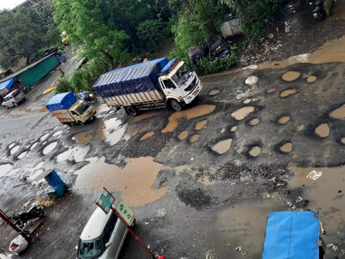 Bad condition of Chinchoti Mankoli Highway in Bhiwandi; Kingdom of pits again at Kharbaw Naka | भिवंडीतील चिंचोटी मानकोली महामार्गाची दुरावस्था; खारबाव नाक्यावर पुन्हा खड्ड्यांचे साम्राज्य Bad condition of Chinchoti Mankoli Highway in Bhiwandi; Kingdom of pits again at Kharbaw Naka | भिवंडीतील चिंचोटी मानकोली महामार्गाची दुरावस्था; खारबाव नाक्यावर पुन्हा खड्ड्यांचे साम्राज्य