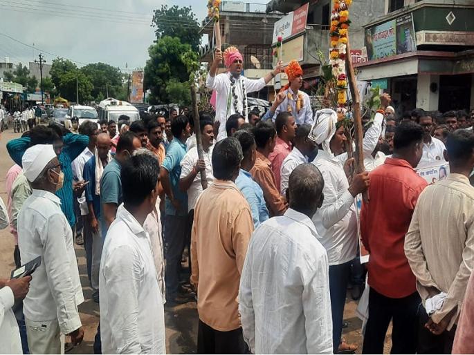 Help the victims till Diwali, otherwise the authorities will run away - Harshwardhan Jadhav | दिवाळीपर्यंत नुकसानग्रस्तांना मदत द्या, अन्यथा सत्ताधाऱ्यांना सळो कि पळो करणार - हर्षवर्धन जाधव Help the victims till Diwali, otherwise the authorities will run away - Harshwardhan Jadhav | दिवाळीपर्यंत नुकसानग्रस्तांना मदत द्या, अन्यथा सत्ताधाऱ्यांना सळो कि पळो करणार - हर्षवर्धन जाधव