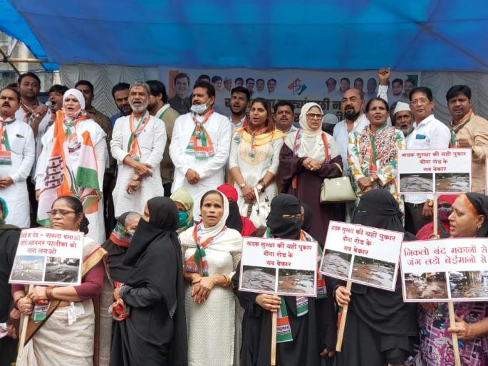 Demonstration in front of Congress Municipal Headquarters against potholes on Bhiwandi road | भिवंडीत रस्त्यावरील खड्ड्यां विरोधात काँग्रेसचे पालिका मुख्यालया समोर धरणे आंदोलन Demonstration in front of Congress Municipal Headquarters against potholes on Bhiwandi road | भिवंडीत रस्त्यावरील खड्ड्यां विरोधात काँग्रेसचे पालिका मुख्यालया समोर धरणे आंदोलन