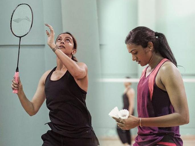Deepika padukone and pv sindhu playing badminton together video went viral | समोर आले पीव्ही सिंधू अन् दीपिकाच्या बॅडमिंटन सामन्याचे फोटो; सांगा पाहू कोण जिंकलं?