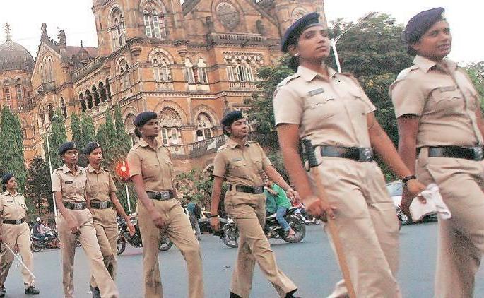 Good news! The working hours of women police will be reduce from 12 to 8 hours | गुड न्यूज! लवकरच महिला पोलिसांचे कामाचे तास १२ वरून ८ तास होणार 