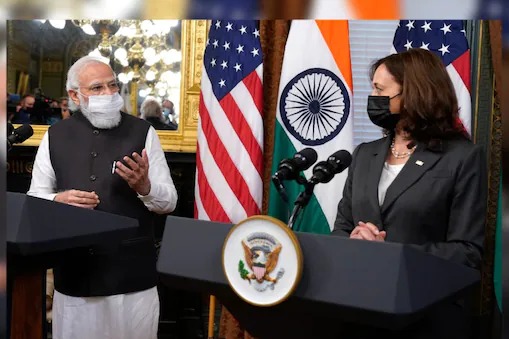 PM Modi's Gift Diplomacy, Special Visit to US Vice President Kamala Harris | पंतप्रधान मोदींची गिफ्ट डिप्लोमसी, अमेरिकेच्या उपराष्ट्राध्यक्षा कमला हॅरिस यांना दिली खास भेट  PM Modi's Gift Diplomacy, Special Visit to US Vice President Kamala Harris | पंतप्रधान मोदींची गिफ्ट डिप्लोमसी, अमेरिकेच्या उपराष्ट्राध्यक्षा कमला हॅरिस यांना दिली खास भेट