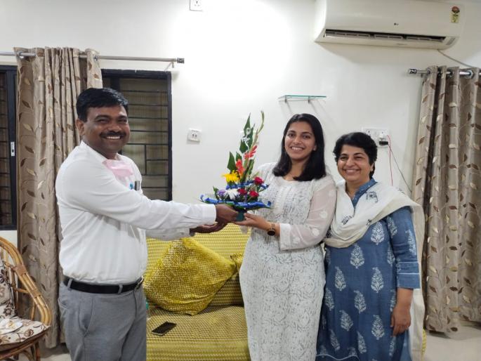 Collector Nayana Gunde's daughter Divya passes UPSC exam | जिल्हाधिकारी नयना गुंडे यांची कन्या दिव्या यूपीएससी परीक्षा उत्तीर्ण Collector Nayana Gunde's daughter Divya passes UPSC exam | जिल्हाधिकारी नयना गुंडे यांची कन्या दिव्या यूपीएससी परीक्षा उत्तीर्ण