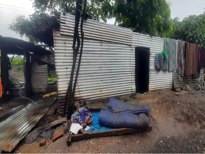 Cloud burst like rain washed away 50 houses; 300 families on the streets | ढगफुटी सदृश्य पावसाने ५० घरे वाहून गेली; ३०० कुटुंबाचे संसार रस्त्यावर Cloud burst like rain washed away 50 houses; 300 families on the streets | ढगफुटी सदृश्य पावसाने ५० घरे वाहून गेली; ३०० कुटुंबाचे संसार रस्त्यावर