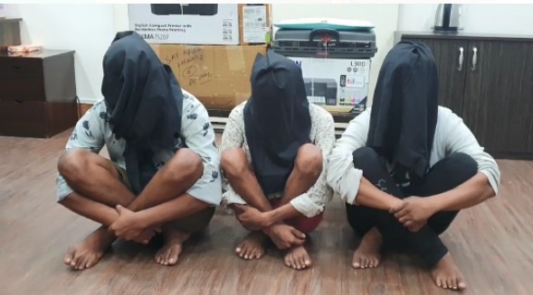 Bought onion and given fake notes; trio arrested by police | Video : कांद्याच्या गाेणी खरेदी केल्या आणि दिल्या बनावट नाेटा; त्रिकुट पाेलिसांनी केले गजाआड